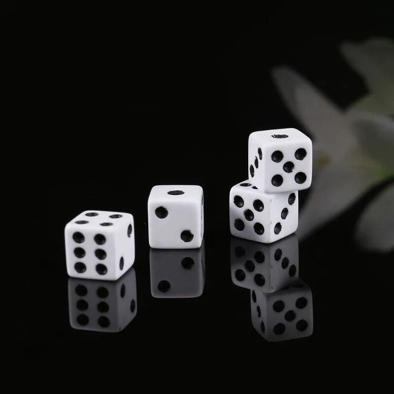 New 100 Pcs 8mm Plastic White Game Dice Six Sided Decider Birthday Parties Board Game