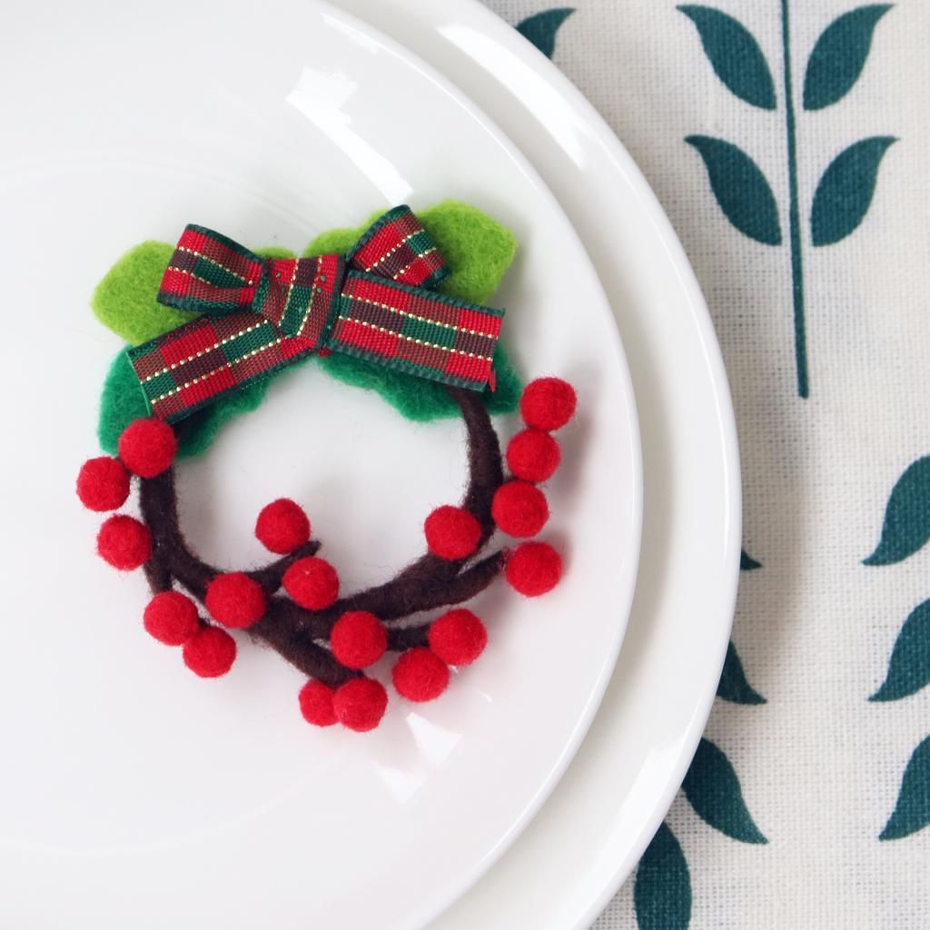 Brooch  Felting Kit For Beginners With Basic Tools Tutorials - Wreath