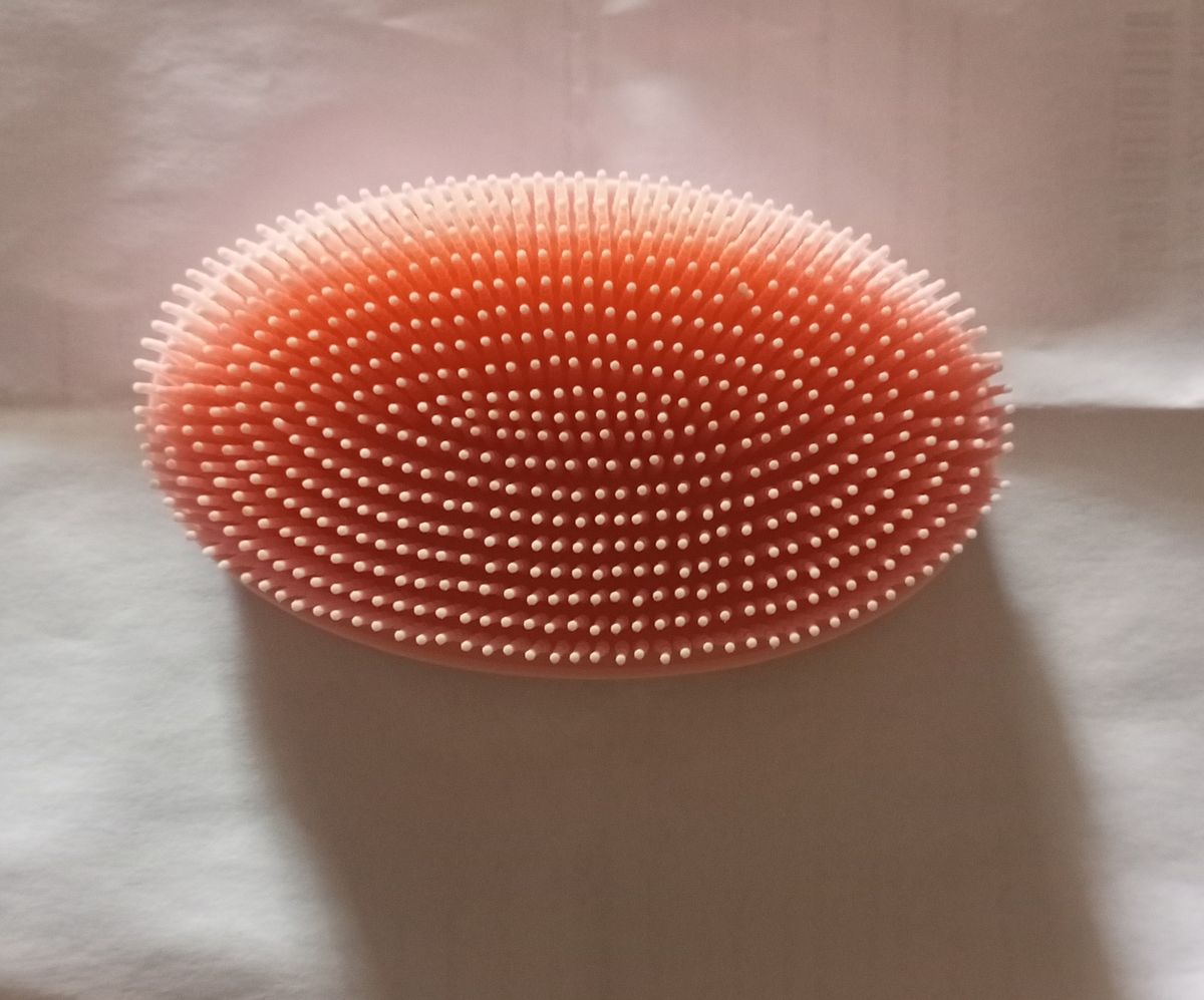 Exfoliating Silicone Body Scrubber  (Pink)