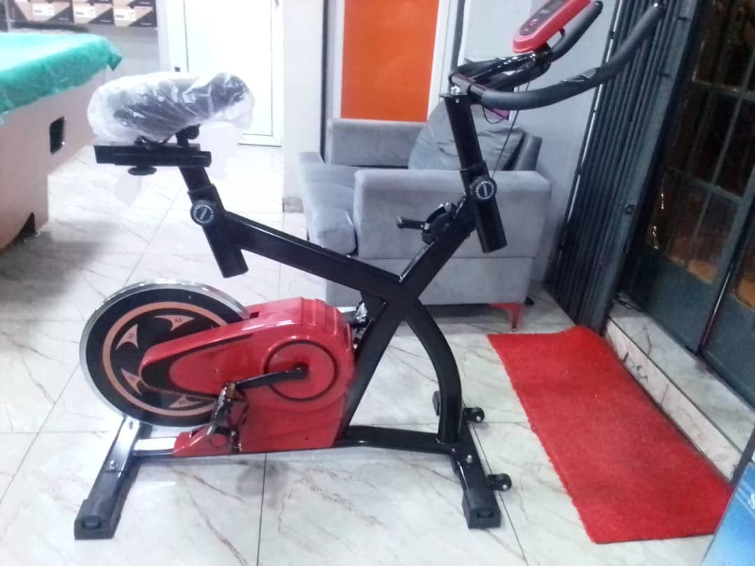 High Standard Spinning Bike With LCD Display 180kg Max User Wt