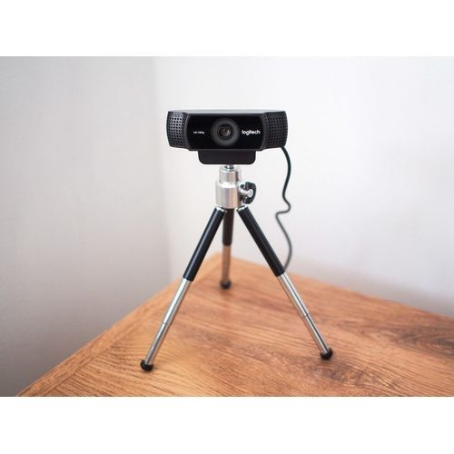 C922 Pro Stream Webcam + Free Stand