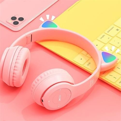Wireless headset volume control is lightweight and foldable