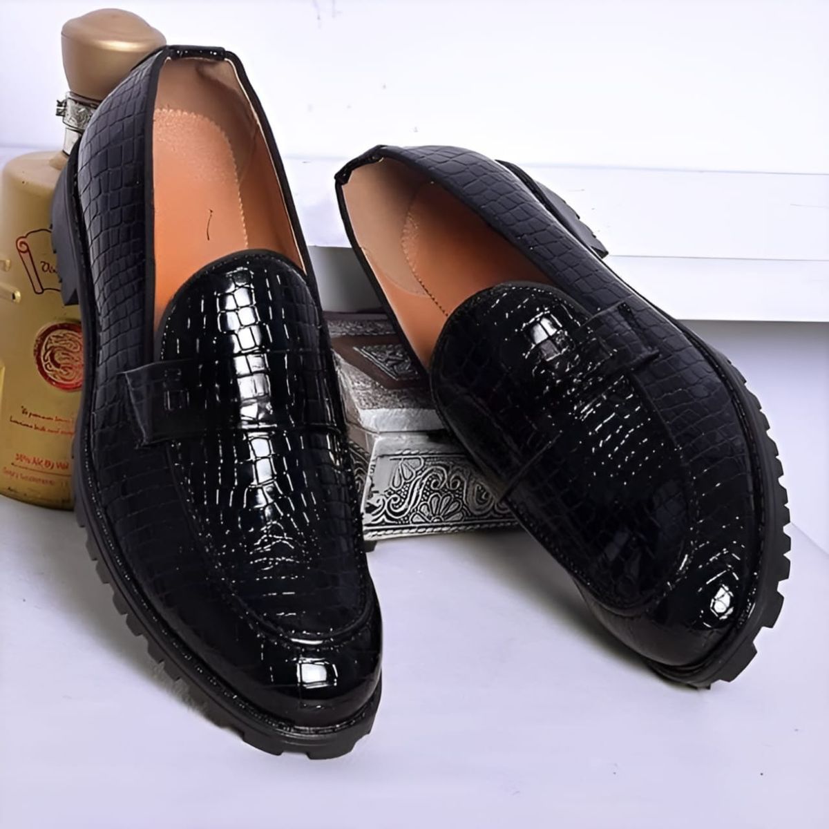MEN CONFIRM CRACK LEATHER  DESIGNERS SHOE BLACK