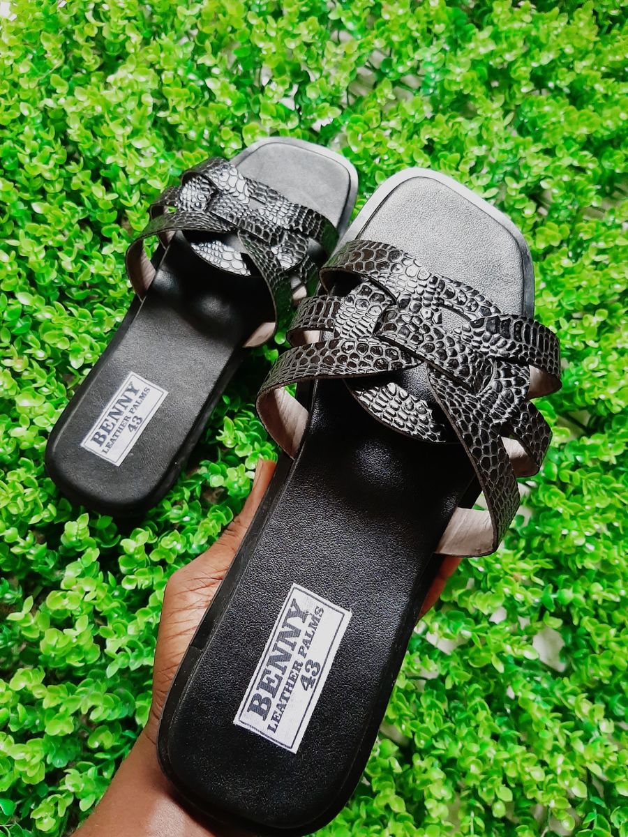 Female Flat Palm Leather Slippers