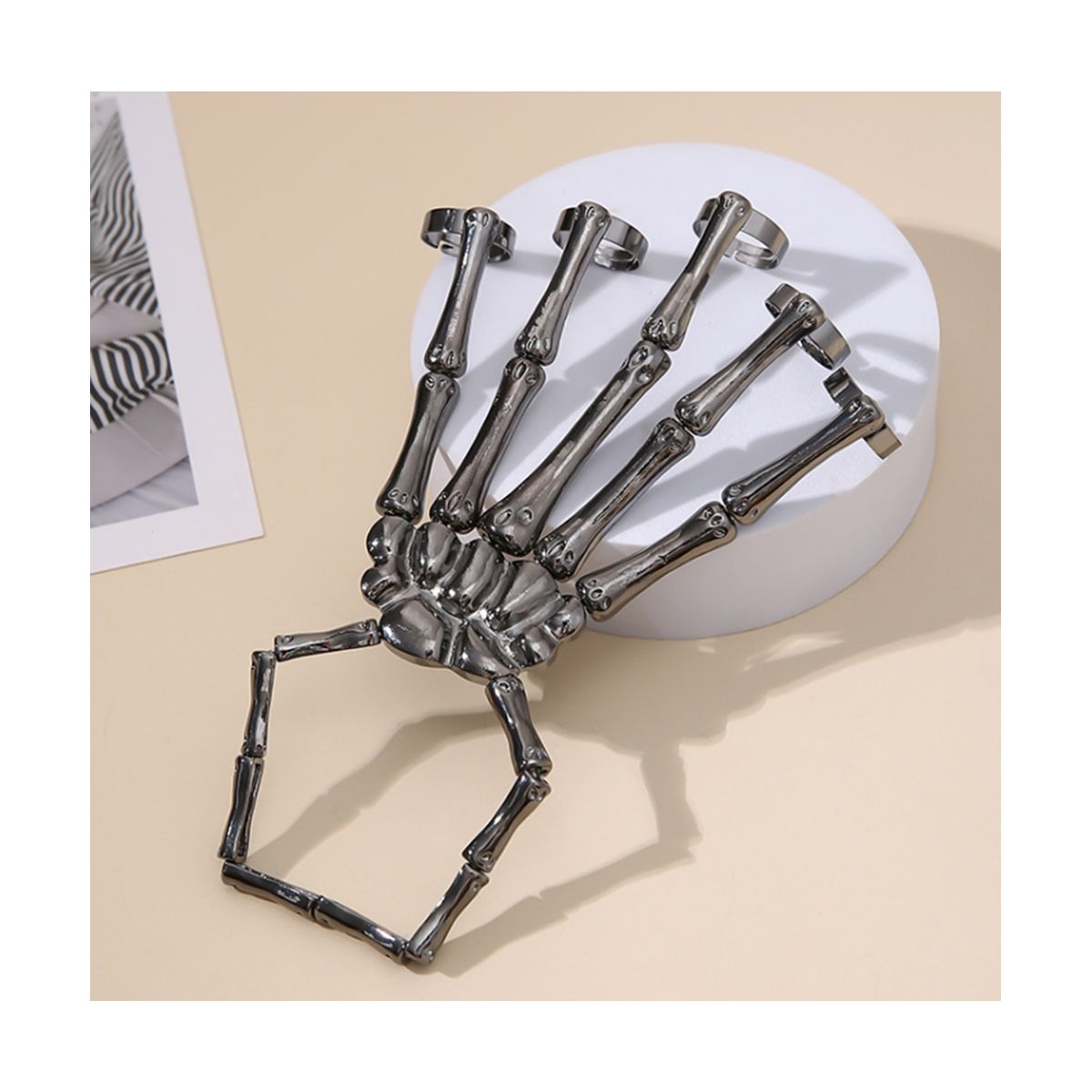 Fashion Personality Punk Skeleton Hand Bone Versatile -Finger Ring Bracelet Adjustable All-In-One Chain