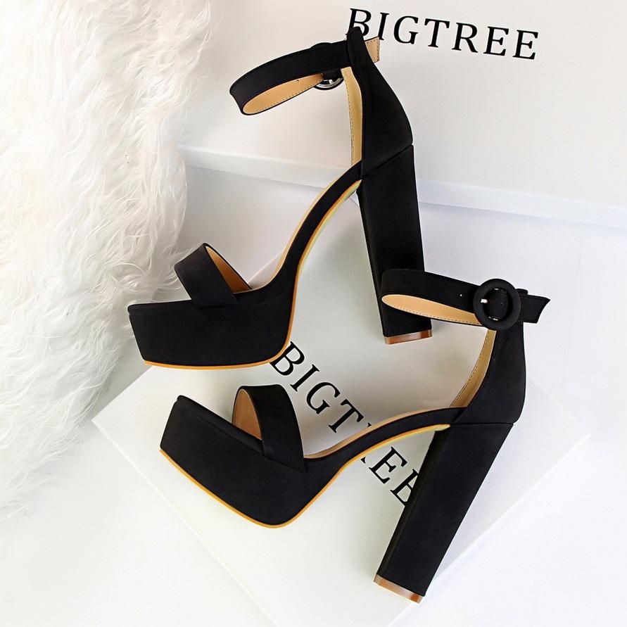 Large sandals female Xia Hentian 13cm high show thick heel with 41-43 waterproof platform