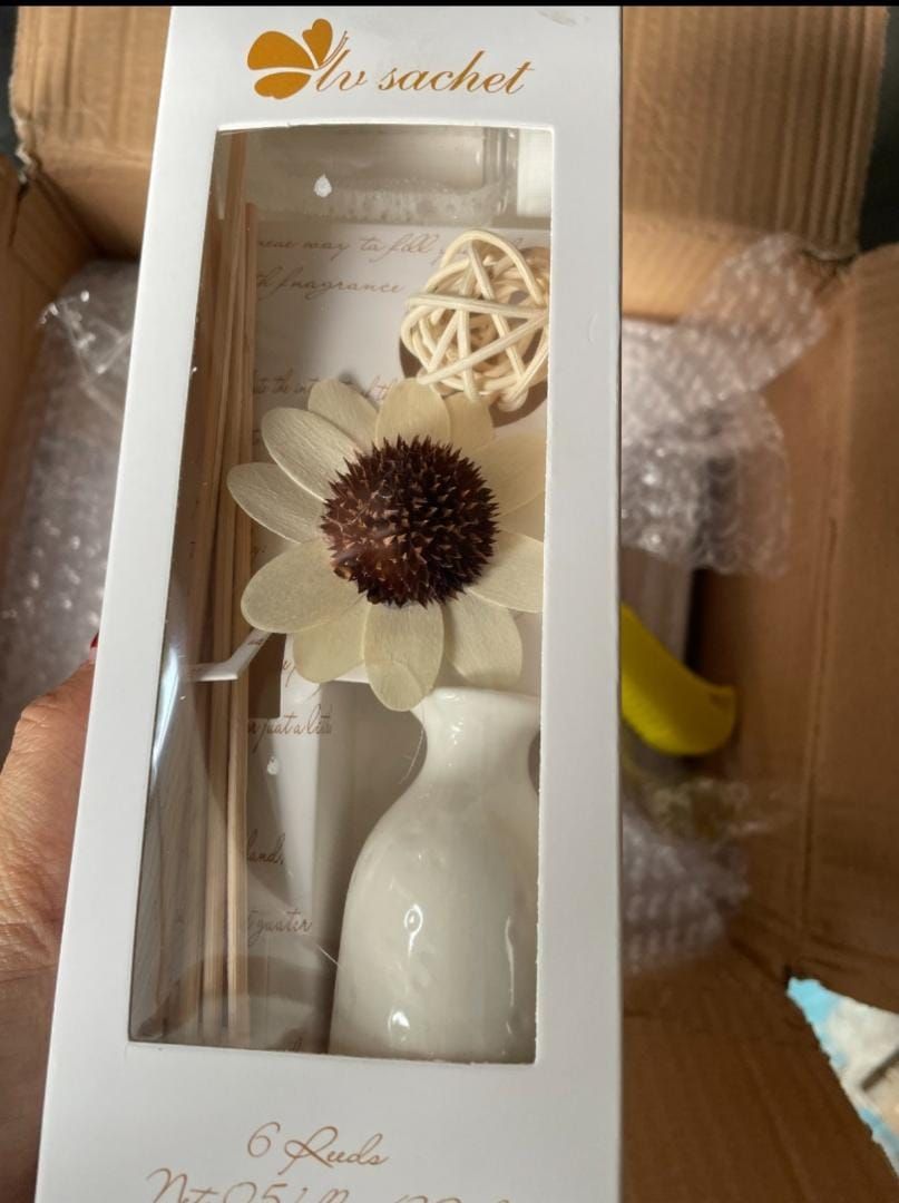 REEDS HOME DIFFUSER AND FRAGRANCE OIL - Mango Berry