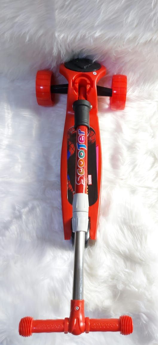 Spiderman Light, Sound & Led Scooter