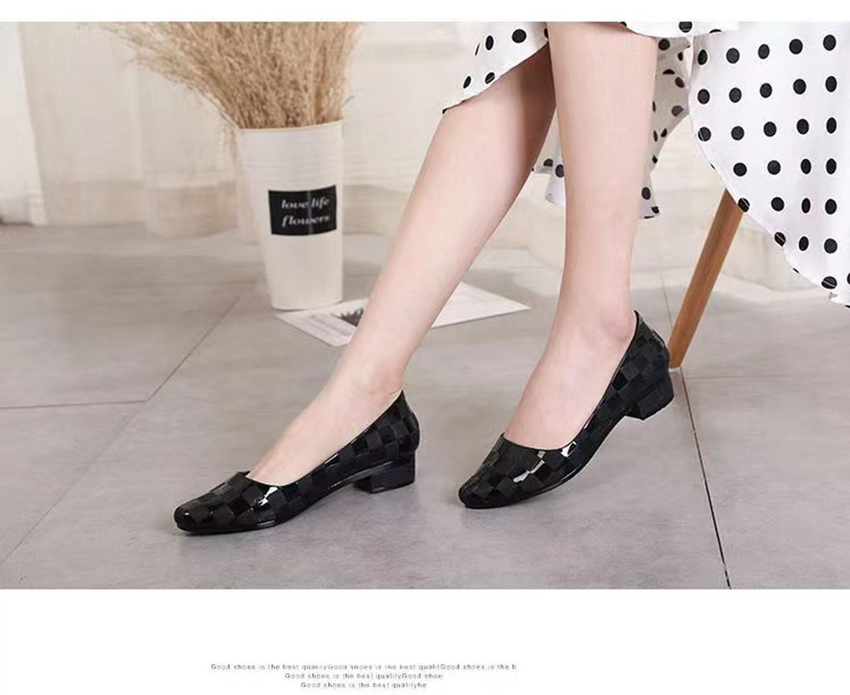 Women's Light Rain Boots Slippery Waterproof Rubber Shoes