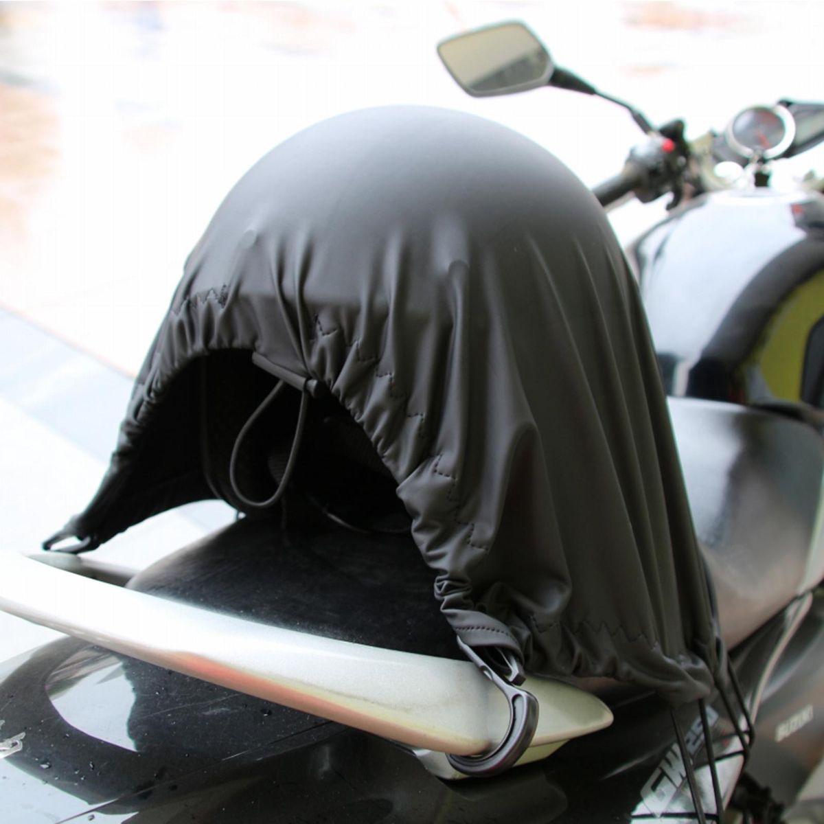 Motorcycle Rear Shelf Cover Trunk Seat Rear Rack Waterproof Luggage Cover Elastic Motorbike Luggage Cover for Keeping   Items Secure (Black) M/L