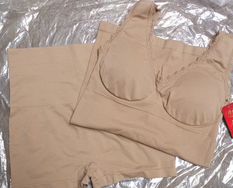 Ladies Set Of Lovely Sport Bar And Tight