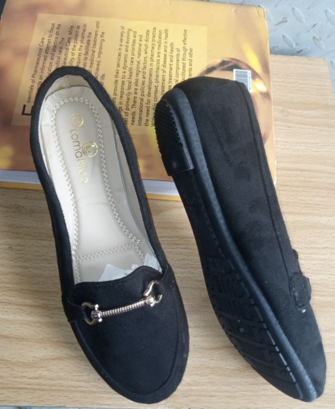 Unique  Flat Shoe - Black