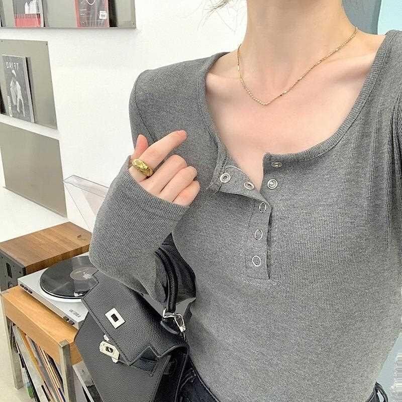 Women's Long-Sleeved T-shirt Autumn and Winter Pullover Single-Breasted Slimming Versatile High Waist Short Bottoming Shirt Women's Sneaky Design V-neck Top