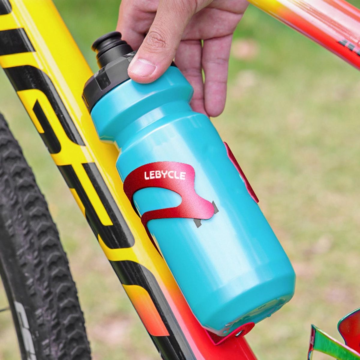 Water Bottle Bracket Universal Road Bike Bottle Holder for Bicycle Red