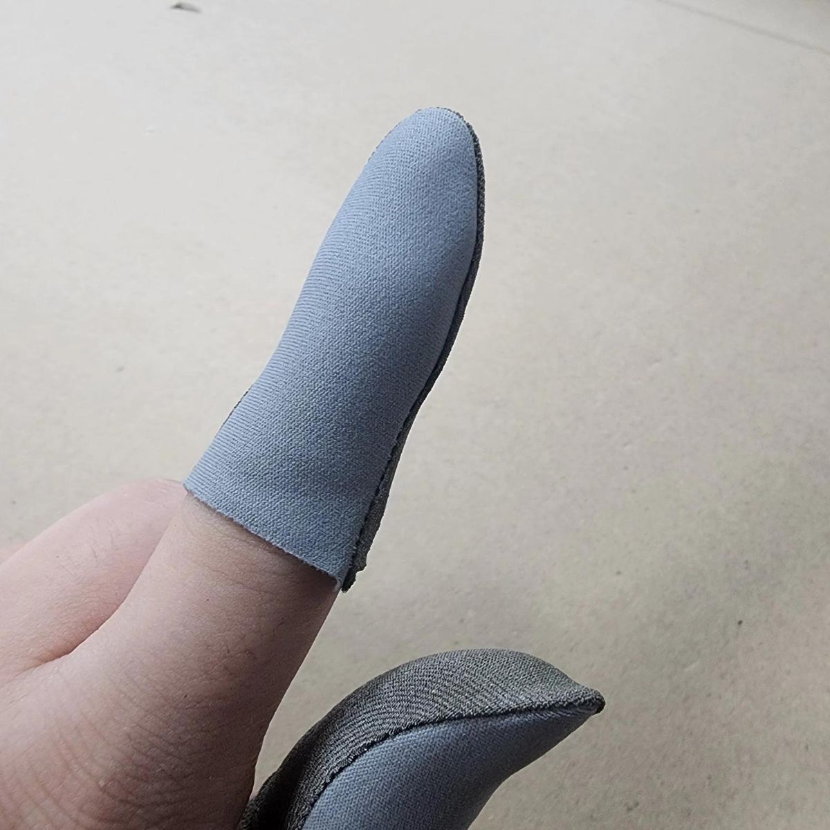 2Pcs Gaming Finger Thumb Protector Gaming Finger Sleeves Grey