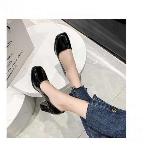 Block Heel Patent Leather Round Mouth Cover Shoe - Black