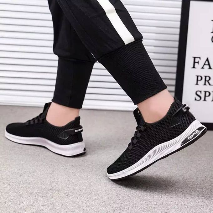 Comfortable Sneakers Black/White
