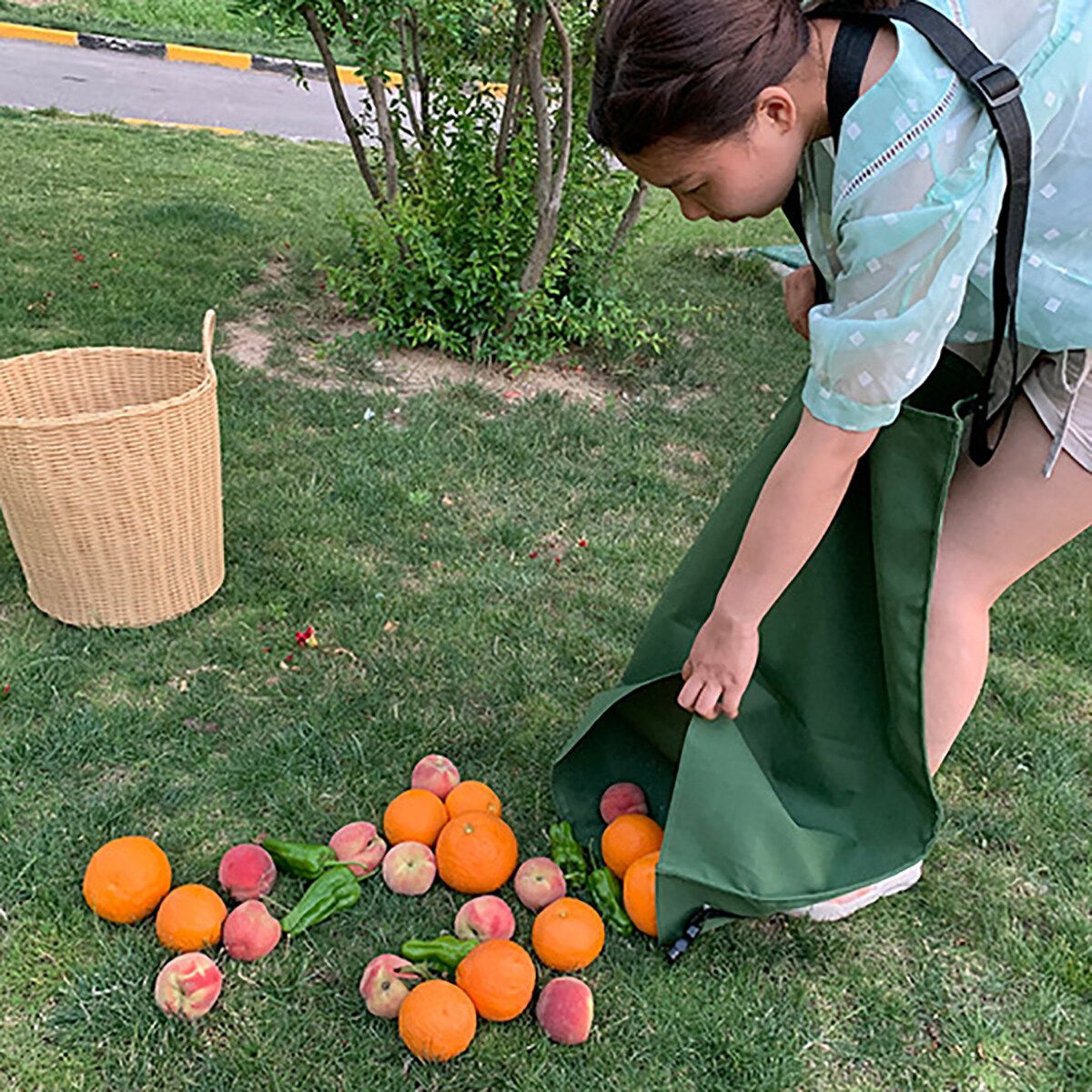Fruit Picking Apron, Canvas Garden Fruit Picking Bag, Harvest Garden Apron With A Cross Strap To Release Your Hands, Vegetable Garden Picking Apron Can Load-Bearing 10KG Fruit