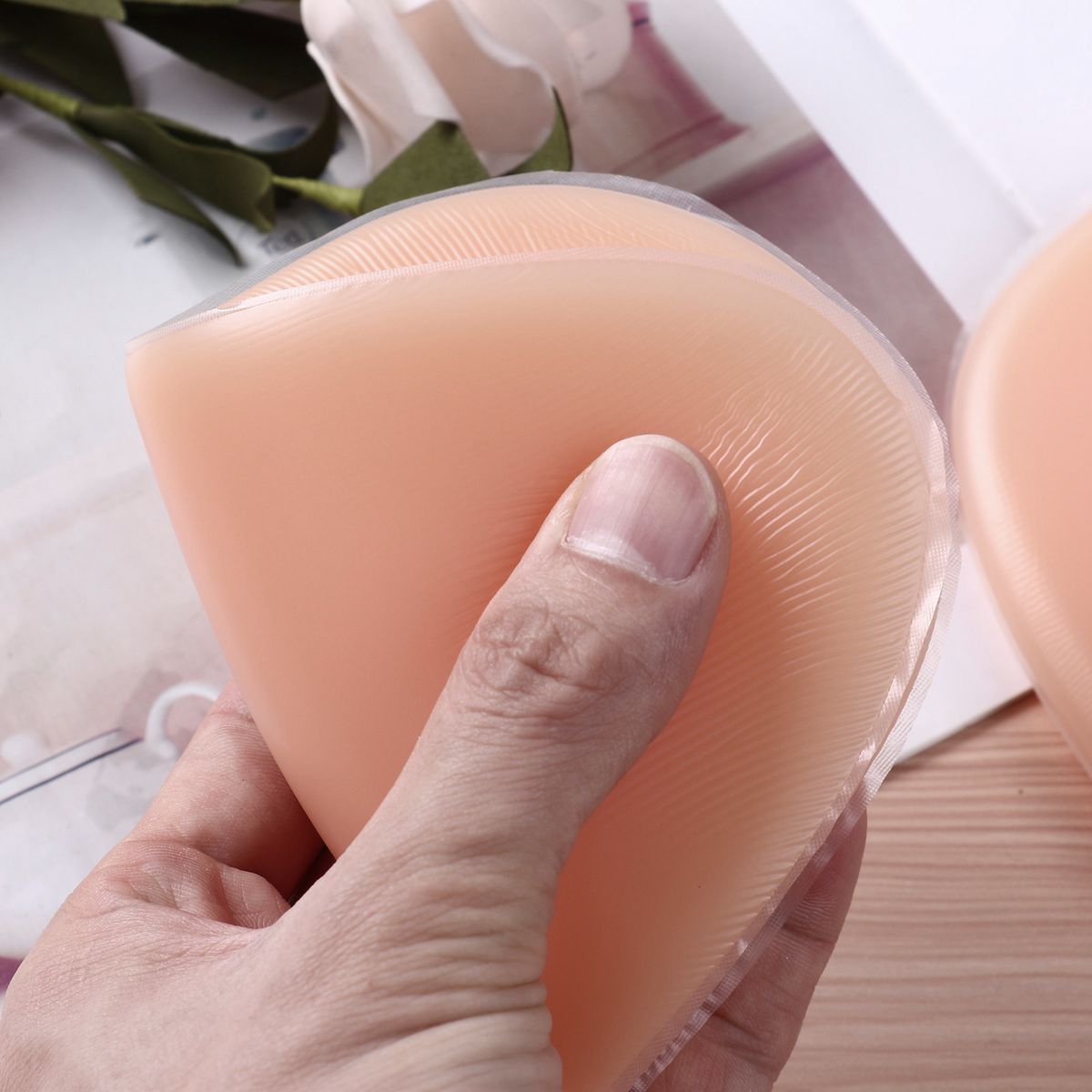 (Nude 300g)1 Pair Silicone Hip  Pads Ocks Enhancers Inserts Comfortable Removable Reusable Hip Padding Padded Women Push Up Panties DOU