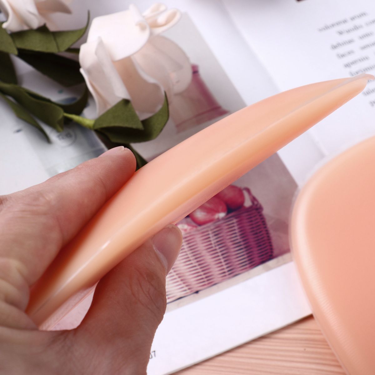 (Nude 300g)1 Pair Silicone Hip  Pads Ocks Enhancers Inserts Comfortable Removable Reusable Hip Padding Padded Women Push Up Panties DOU