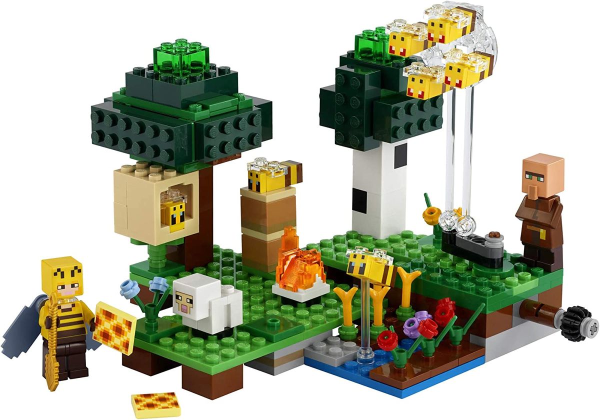 Minecraft The Bee Farm 21165 Minecraft Building Action Toy With A Beekeeper (238 Pieces)