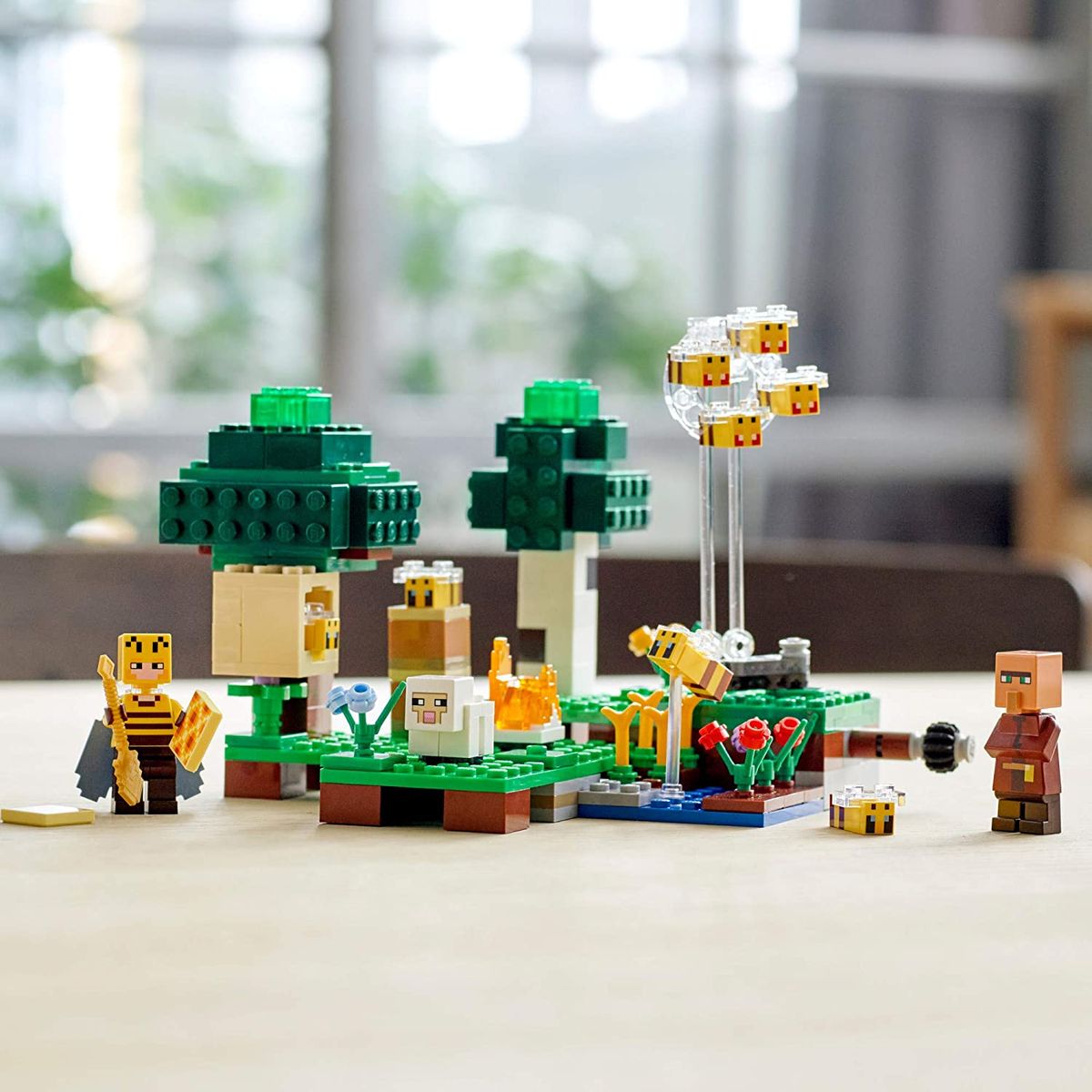 Minecraft The Bee Farm 21165 Minecraft Building Action Toy With A Beekeeper (238 Pieces)