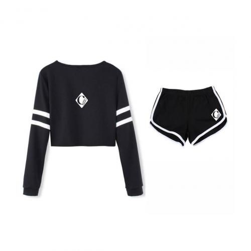 BLACK CROPTOP/ BUMPSHORT WITH WHITE STRIPE