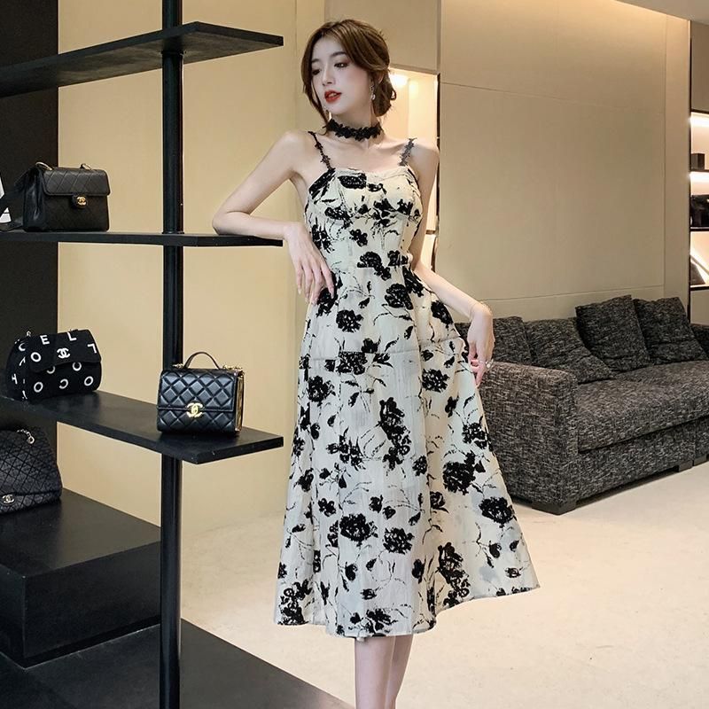 2022 New Celebrity Slim Fit Open Back Dress Design Sense Sling Long Dress Dress X2246