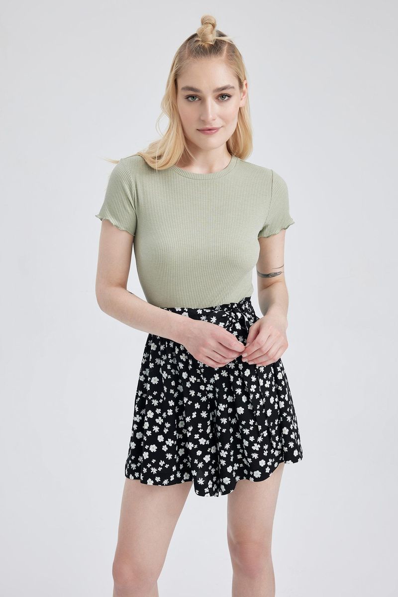 Woman Young Relax Fit Woven Short - Black