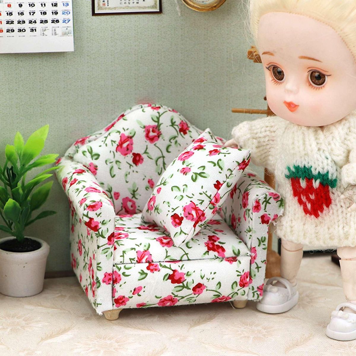 1/12 Scale Doll House Miniature Single Sofa with Pillow