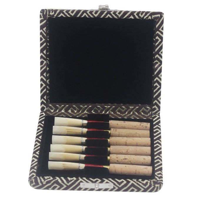 Holding 6 Pieces Reeds Coffee