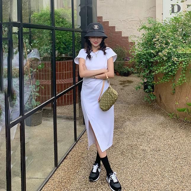 Young Hot Girl Pure Desire Style Design Sense Adult Lady like Woman Black Slit Sheath round Neck Dress Women's Long Waist Slimming