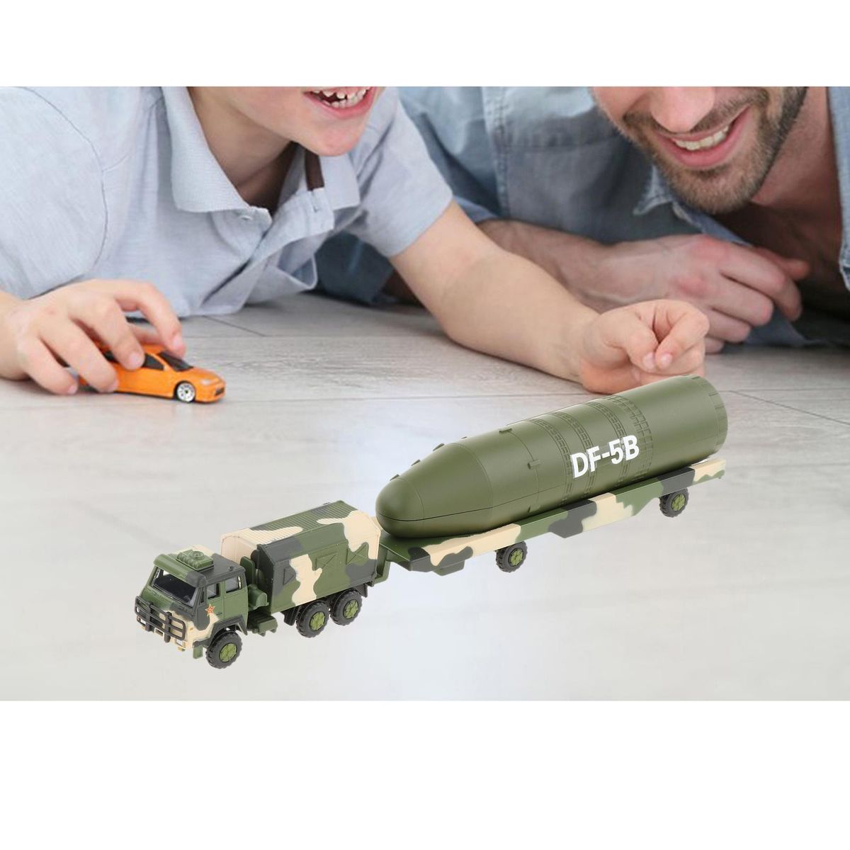 Simulated Diecast Missile Carrier DF-5B 1:100 Scale  Model NO 110