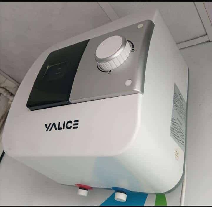 15 Liters 105 Degrees Valice Temp Vertical Mount Water Heater