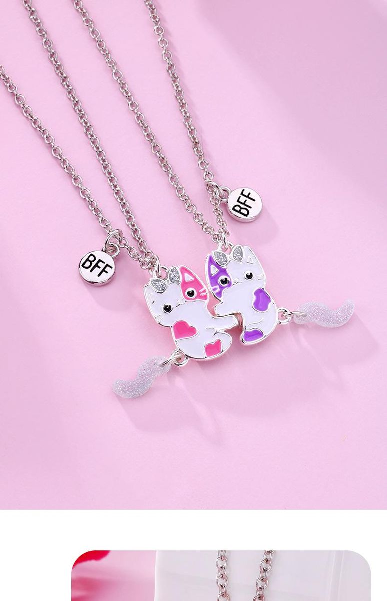 A pair of good friends and best friends BFF cute and lively cat magnets attract children's necklaces