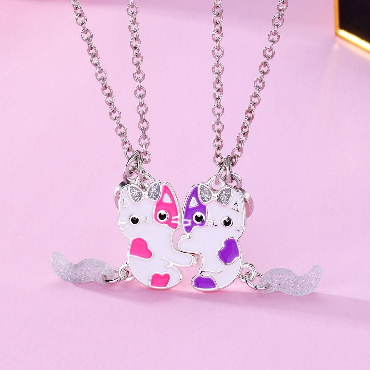 A pair of good friends and best friends BFF cute and lively cat magnets attract children's necklaces