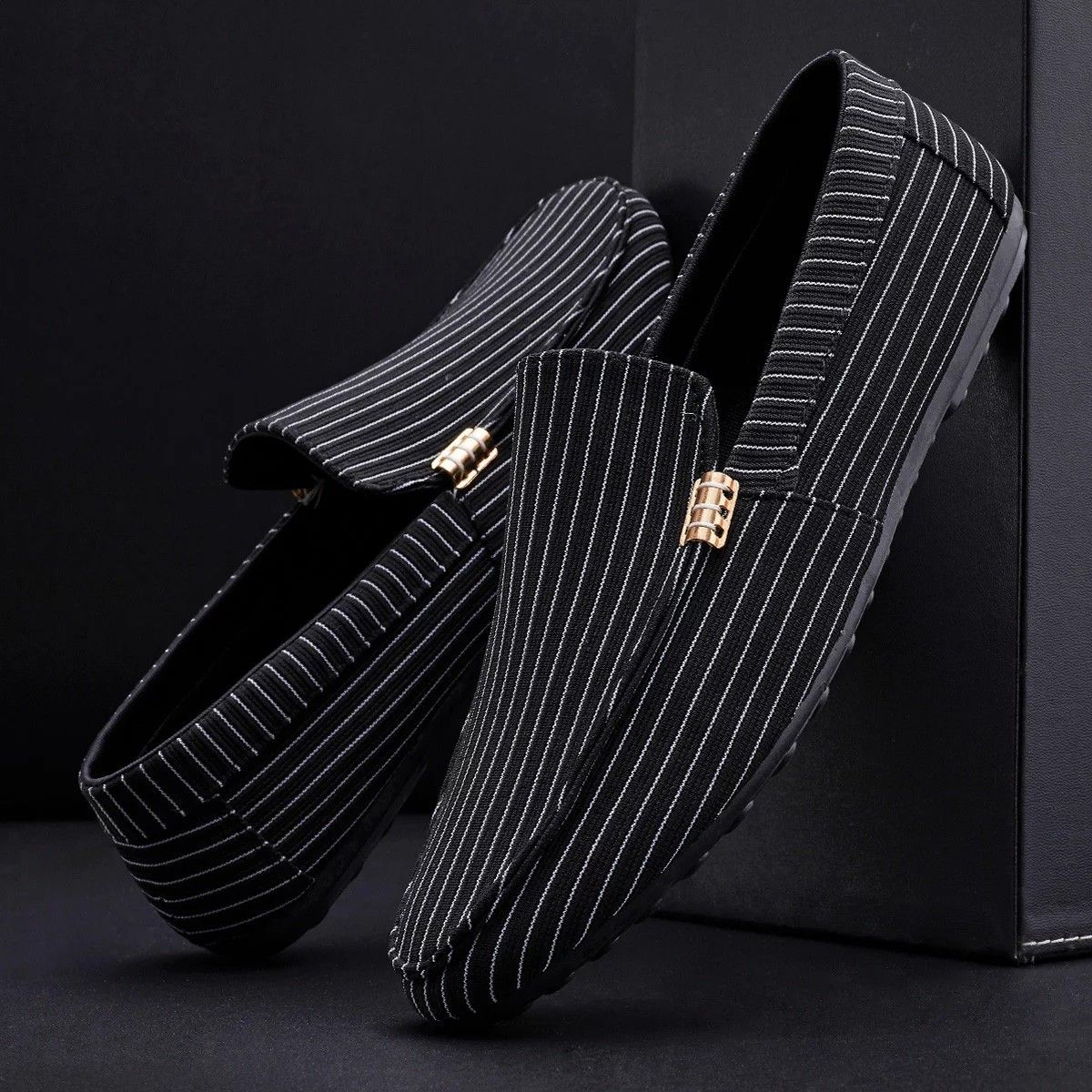 Side Chain Designed Loafers Shoe - Black