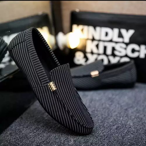 Side Chain Designed Loafers Shoe - Black