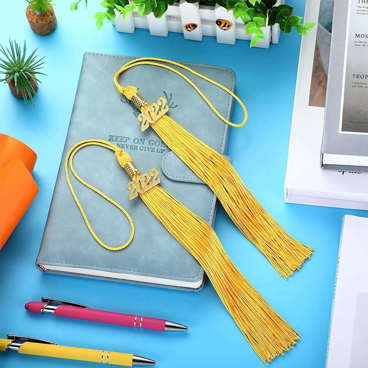 18 Pieces Graduation Tassel with 2022 Charm for Graduation