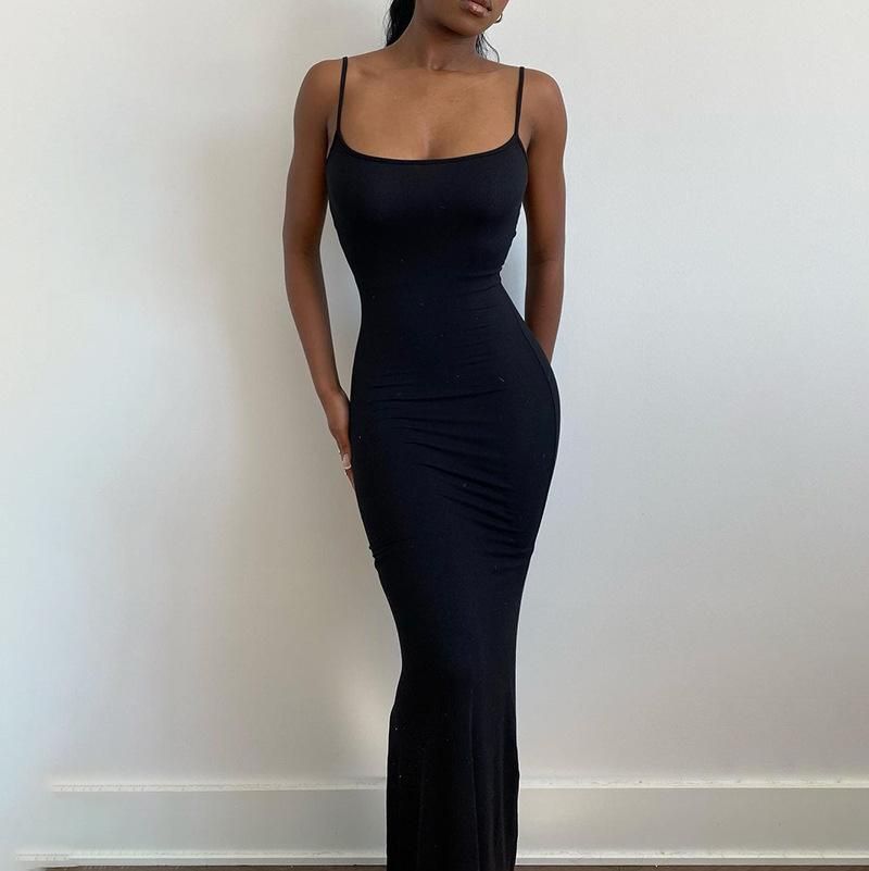 Q21DS653 Kardashan Skims is a pure desire to slim down the peaches, with a long fishtail skirt
