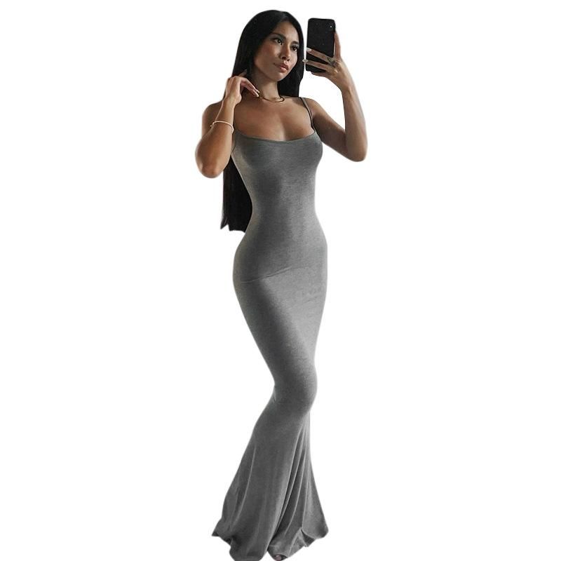 Q21DS653 Kardashan Skims is a pure desire to slim down the peaches, with a long fishtail skirt