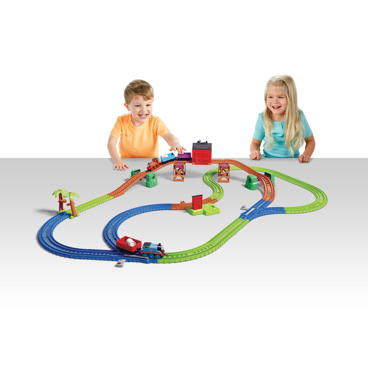 Thomas & Nia Cargo Delivery Diecast Train & Track Set 50 Pcs