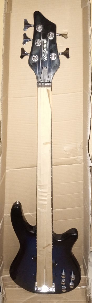 5 STRING ELECTRIC BASE GUITAR WITH   BELT AND BAG