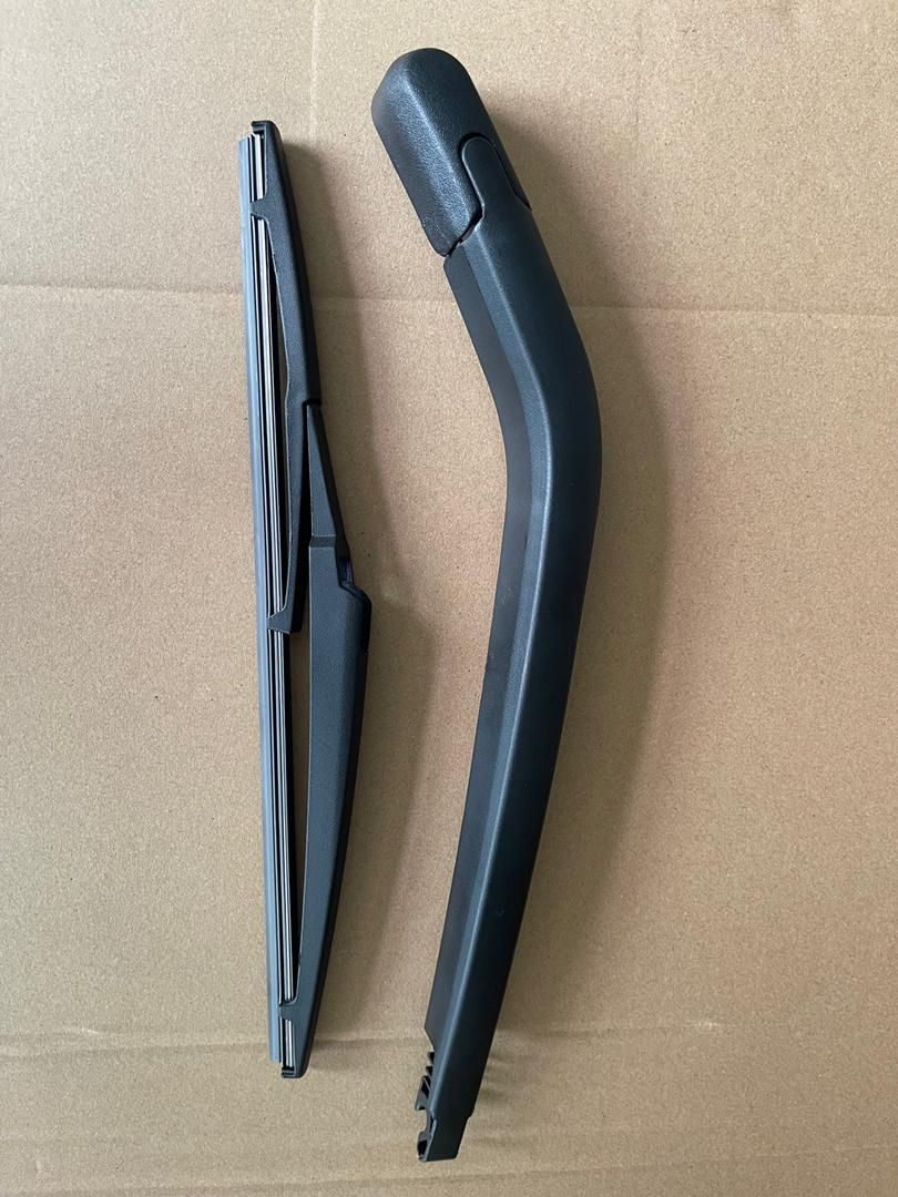 Rear Windshield Wiper Toyota Highlander 2002-2006