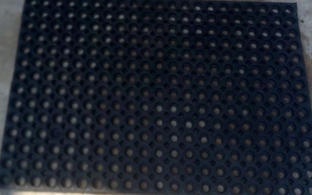 3FEET *2FEET HOLE RUBBER FOOTMAT-BLACK