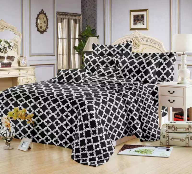 Bright Bedsheet With 4 Pillows