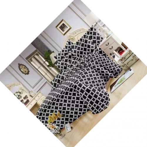 Bright Bedsheet With 4 Pillows