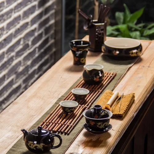 Chinese Teapot Porcelain Red Wedding Tea Set Gifts Celebration Classical Ceramic China Kungfu Tea Cup Kettle Infuser