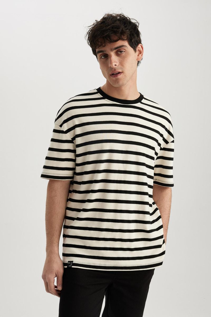 Man Young Comfort Fit Crew Neck Short Sleeve Knitted T-Shirt - Black