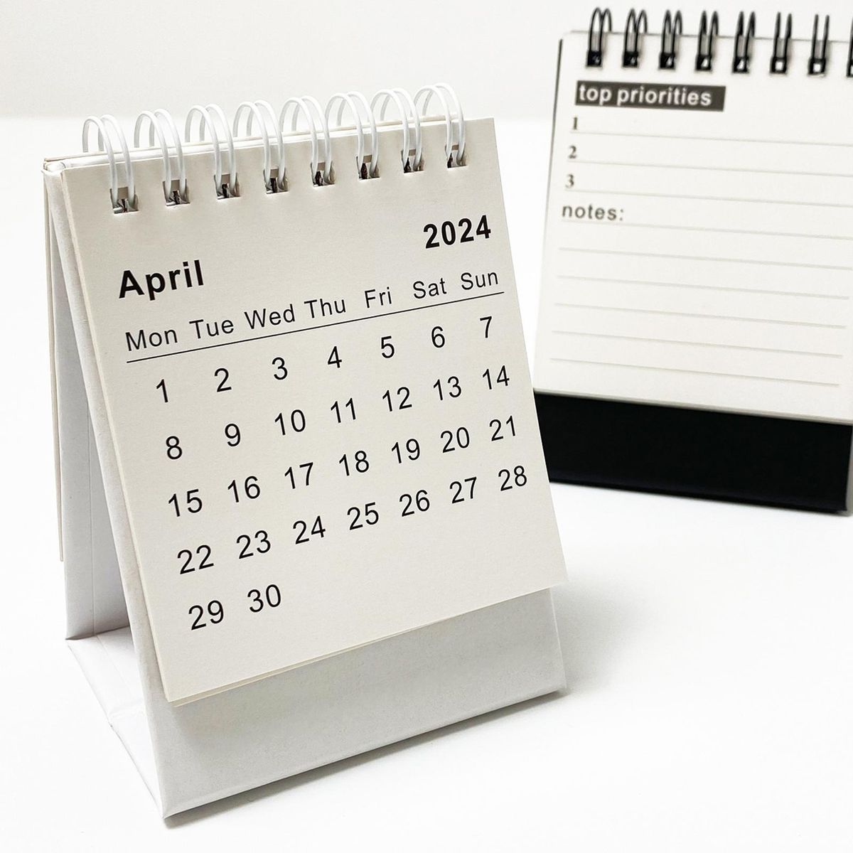 Twin-wire Binding Desk Calendar 2024-2025 Portable Twin-wire Small White